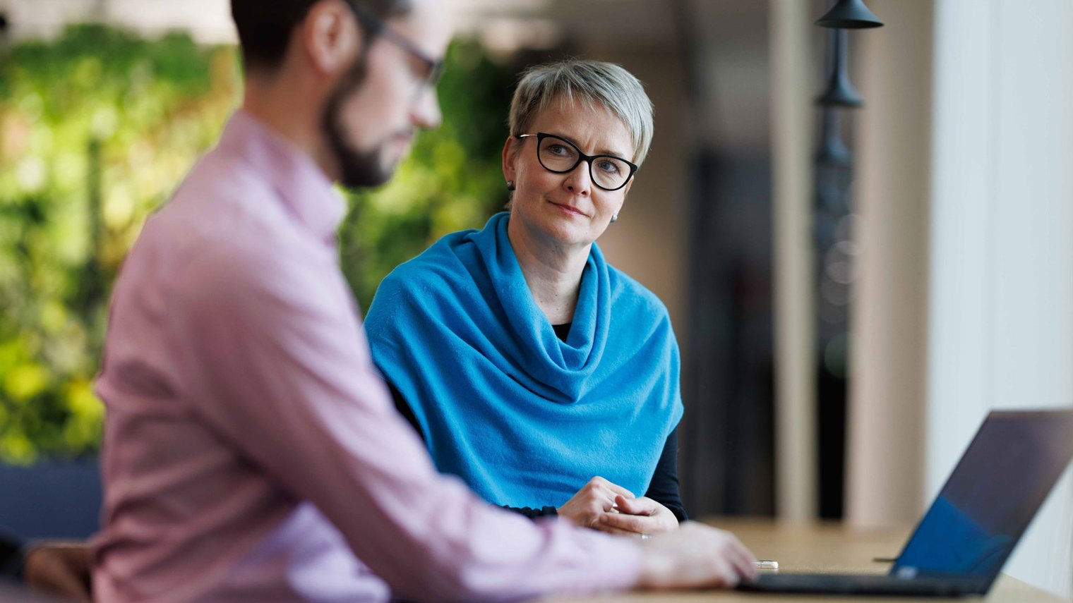 Korvaako tekoäly CSOC-analyytikon? AI:n hyödyt ja riskit kyberturvavalvomossa